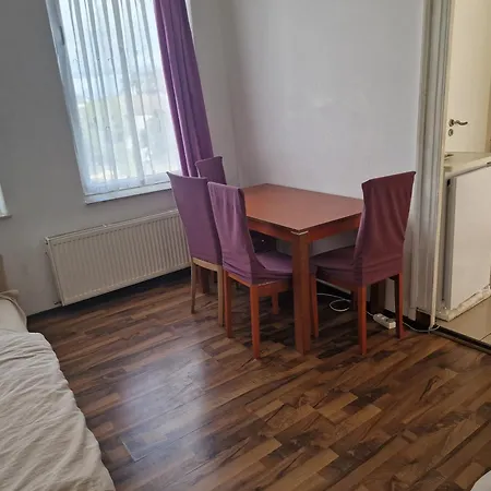 Doppelzimmer Mit Kueche 2gh 아파트 크레펠트